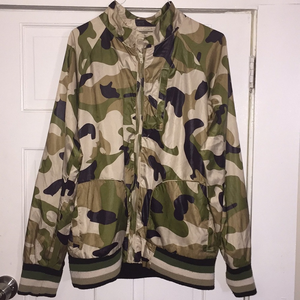 Medium pullover and medium rain jacket